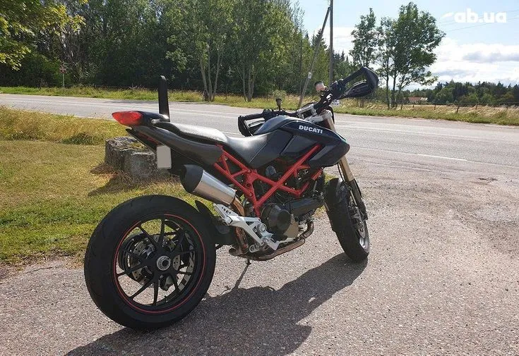 Ducati Hypermotard Image 5